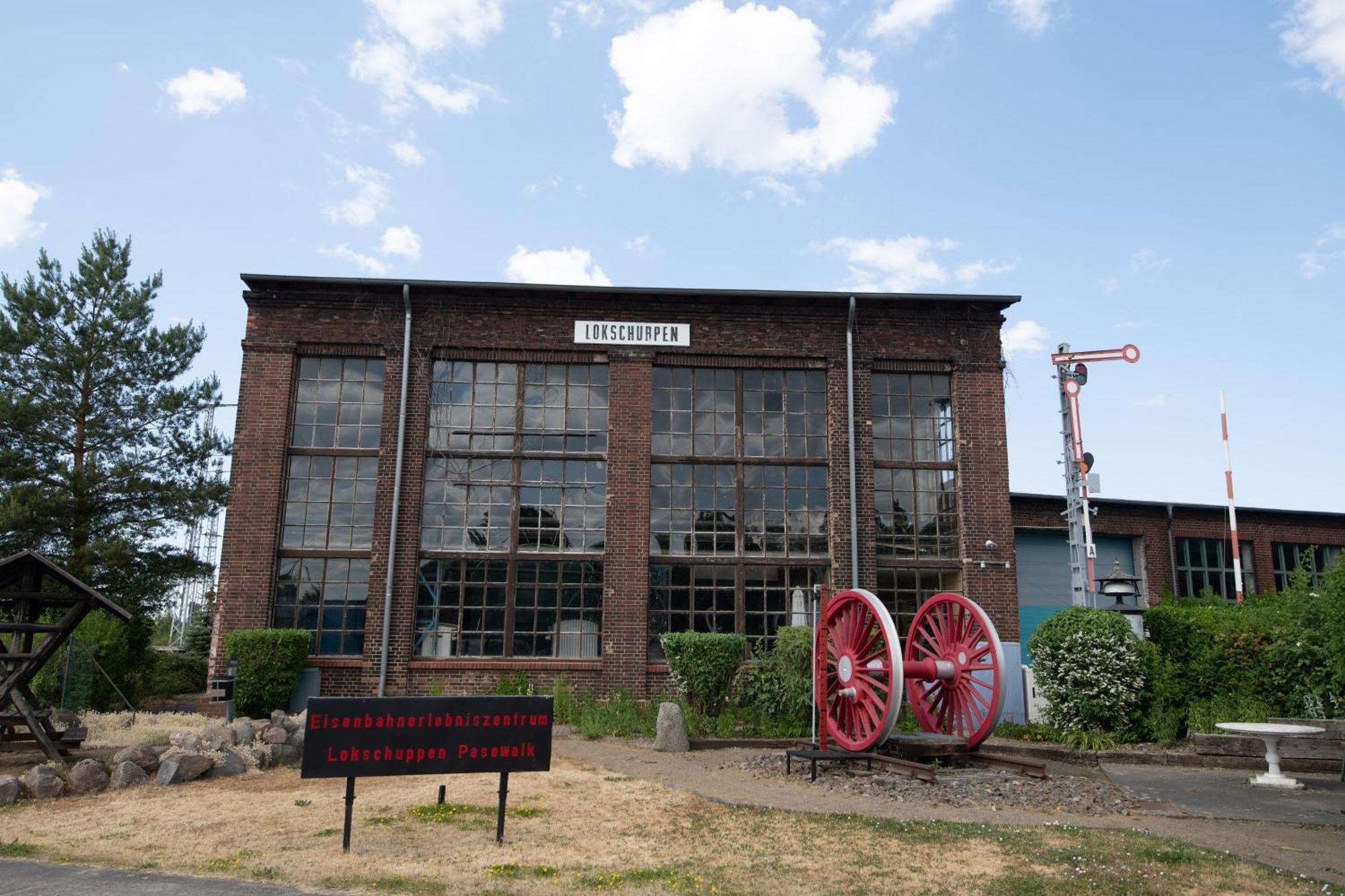 Lokschuppen Pasewalk- Gaestehaus Lokschuppen Kültér fotó